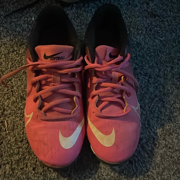 Molded Hyper-Diamond softball cleats - Picture 1 of 4